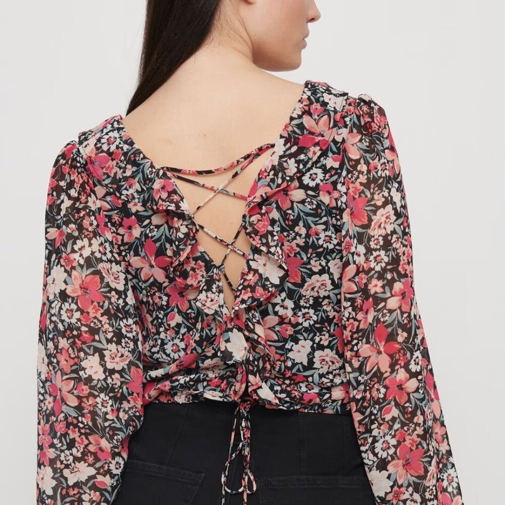 Dynamite Ruffle Lace-Up Back Floral Top size S Long Sleeve Cropped V-neck NWT - Picture 2 of 7